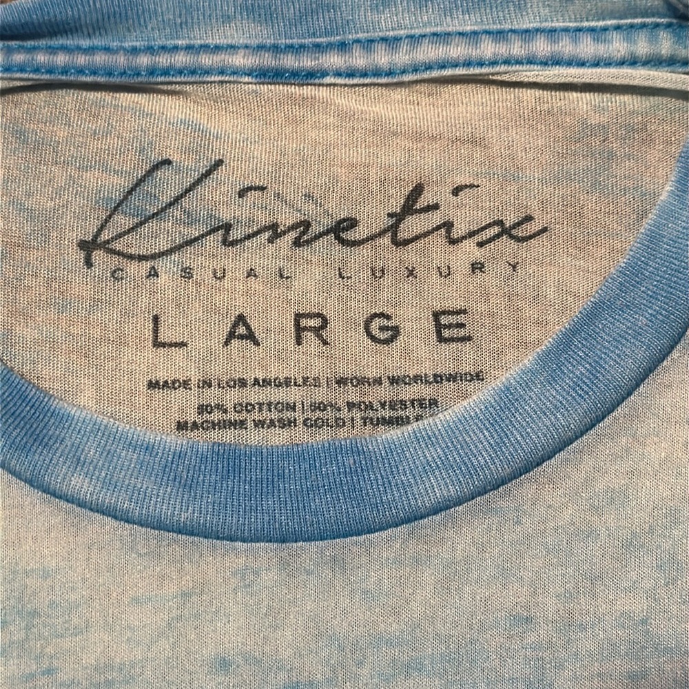 Nwot. Kinetix Blue Short Sleeve Tee with Artistic Graphic. Size L. - Picture 2 of 4